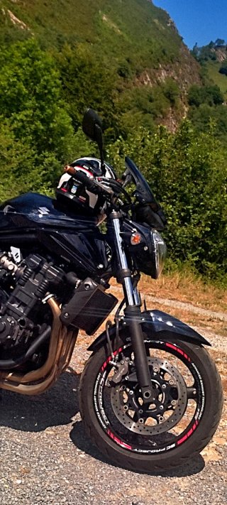 Suzuki GSF 650 Naked Negra