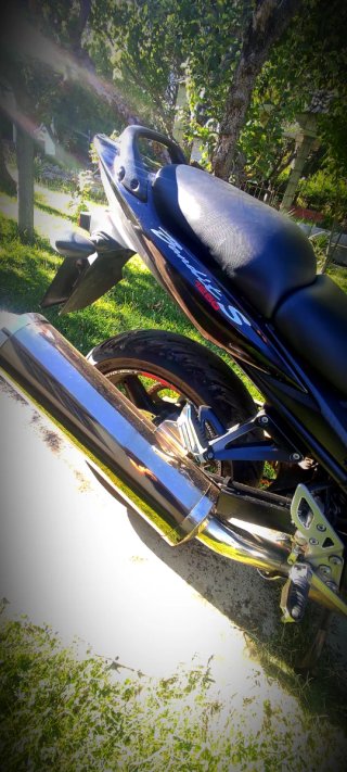 Suzuki GSF 650 Naked Negra