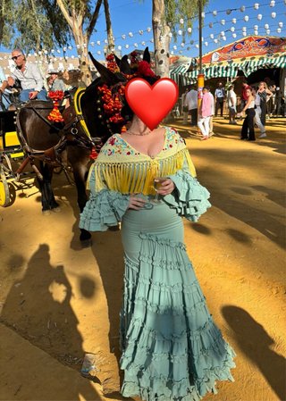 Traje de flamenca verde claro precioso !