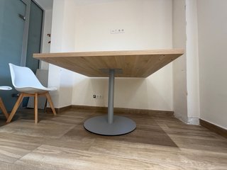 Mesa de reunión madera y metal