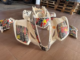 Kit Plásticos Suzuki LTZ 400 Adhesivos