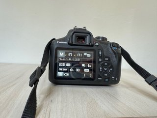Canon EOS 2000D + Objetivo 18-55mm + Funda