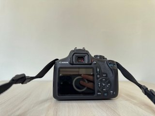 Canon EOS 2000D + Objetivo 18-55mm + Funda