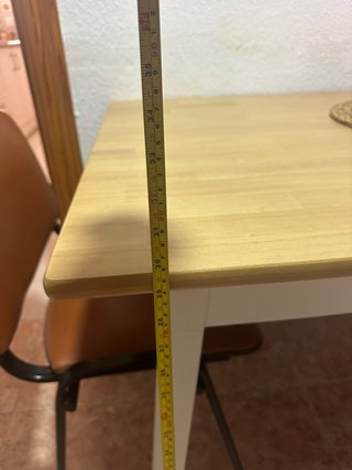 Mesa de comedor con 4 sillas