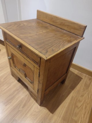 Mesita de noche vintage de madera