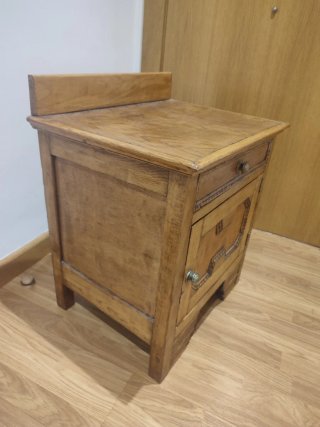 Mesita de noche vintage de madera