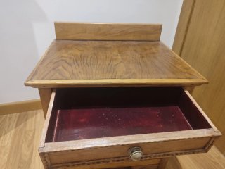 Mesita de noche vintage de madera
