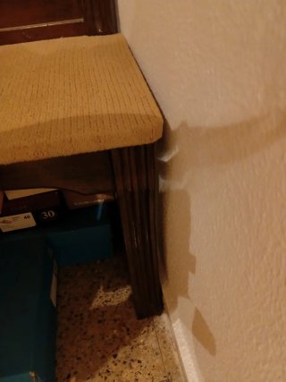 Banco de madera,  asiento forrado  en yute natural