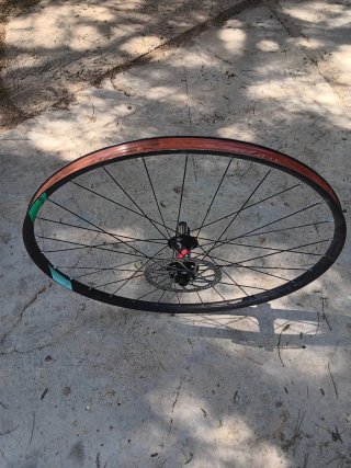 Rueda de bicicleta con disco de freno