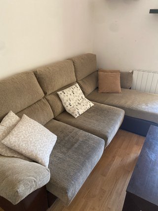 POR MUDANZA  Lote Sofá, Mesa Elevable y 2 Estantes