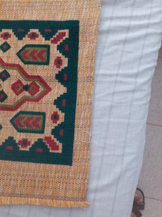 Alfombra decorativa hilos