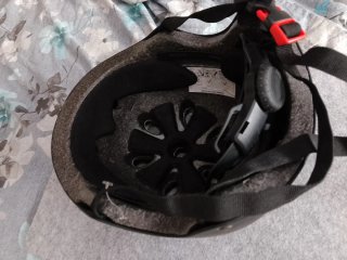 Casco negro mate patinete/bici/skate (Talla M/L)