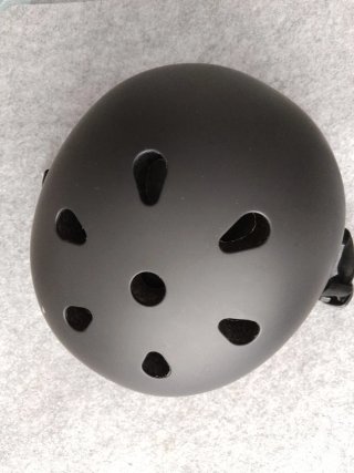 Casco negro mate patinete/bici/skate (Talla M/L)