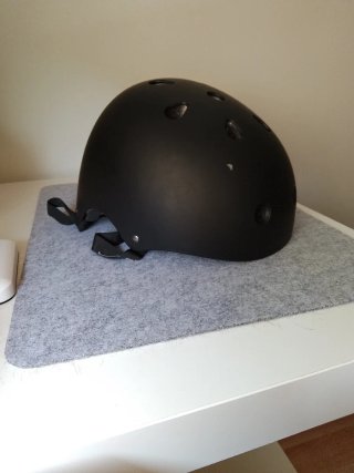 Casco negro mate patinete/bici/skate (Talla M/L)