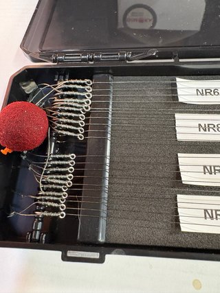 Caja de anzuelos de pesca