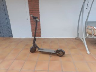 Patinete eléctrico negro adulto
