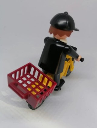Playmobil Ciclomotor Amarilla con Cesta