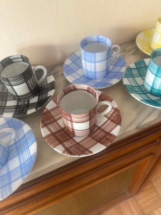 Juego 8 tazas de café CASTRO ademas un plato suelt