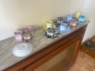 Juego 8 tazas de café CASTRO ademas un plato suelt