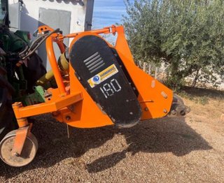 Tractor John Deere 5615F con cabina Tiene 7940H