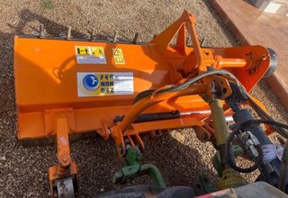Tractor John Deere 5615F con cabina Tiene 7940H