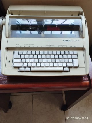 Máquina de escribir Brother AX-410