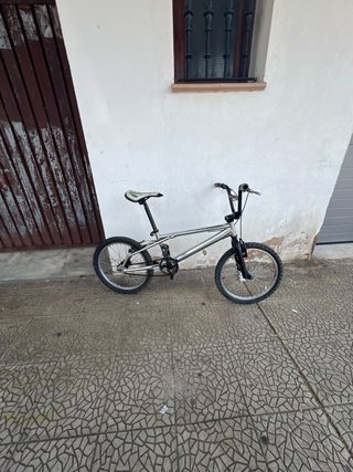 Bicicleta Monty plateada