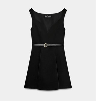 Vestido negro con cinturón