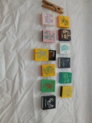 Cajas de cerillas con signos del zodiaco