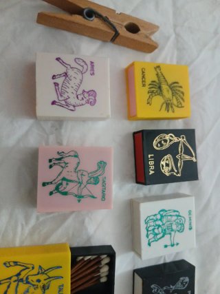 Cajas de cerillas con signos del zodiaco