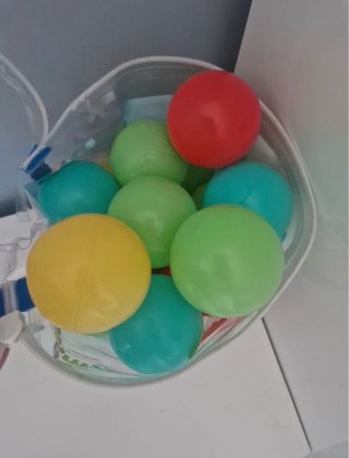 Parque infantil para bebés con bolas