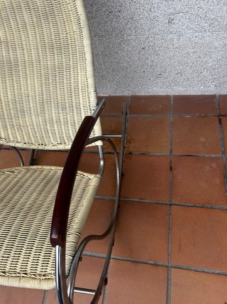 Silla mecedora / balancín de mimbre sintético