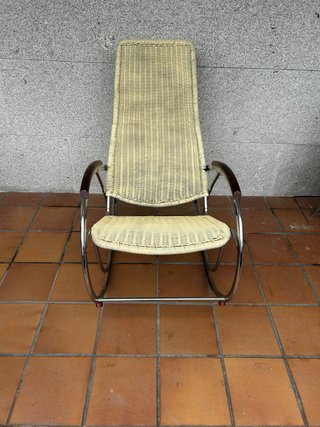 Silla mecedora / balancín de mimbre sintético