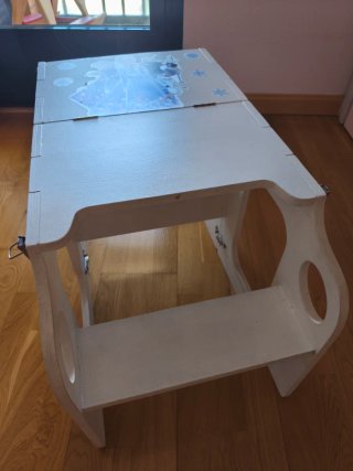 Torre infantil de madera blanca