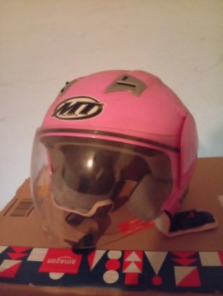 Casco de moto rosa MT Helmets