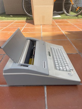Máquina de escribir electrónica GISPERT TW91