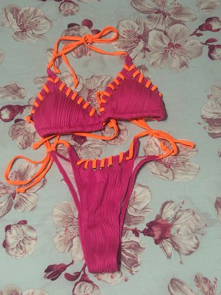 Costume da bagno bikini fucsia e arancio