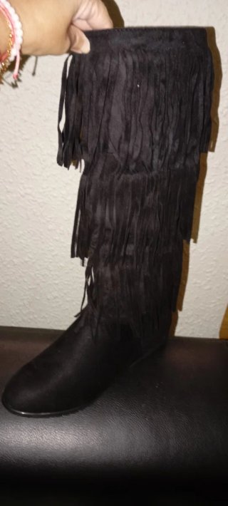 Botas negras con flecos
