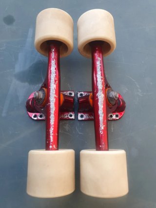 Ejes y Ruedas Longboard Paris Truck Rojos