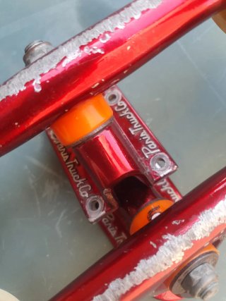 Ejes y Ruedas Longboard Paris Truck Rojos