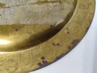 Plato 24.5 cm. Intenso dorado. Antigüedad marroquí