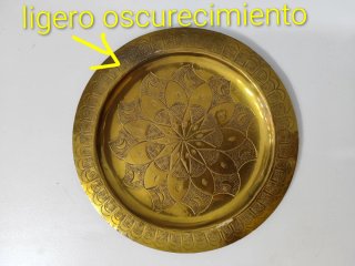 Plato 24.5 cm. Intenso dorado. Antigüedad marroquí