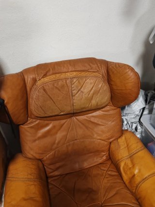 Sillón de cuero y madera
