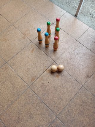 Bolos para niños de madera antiguos