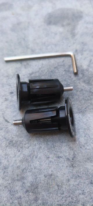 TAPONES DE ALUMINIO PARA MANILLAR.