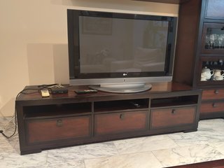 Mueble TV madera negro/marrón