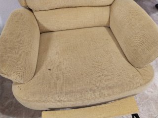 Sillón reclinable beige tela. Con alguna mancha.