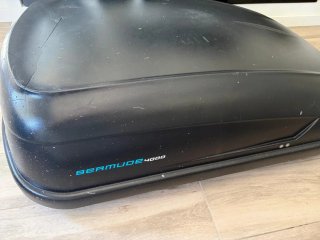 Cofre de Techo Norauto Bermude 4000 con reparacion