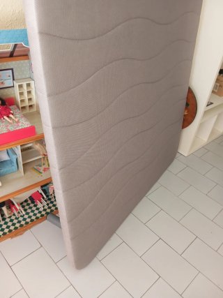 Base tapizada cama marrón y gris