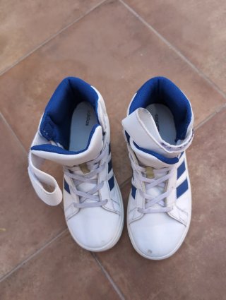 Zapatillas Adidas Blancas y Azules
